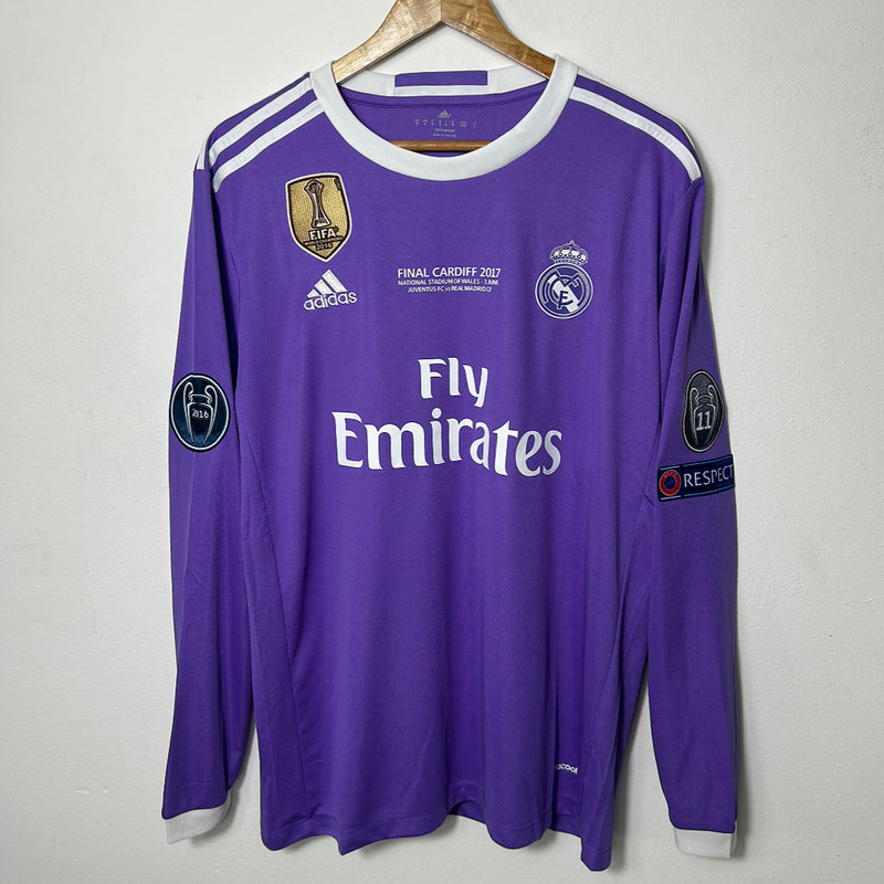 Real Madrid Retrô II Manga Longa - 16/17 (Com Patchs)